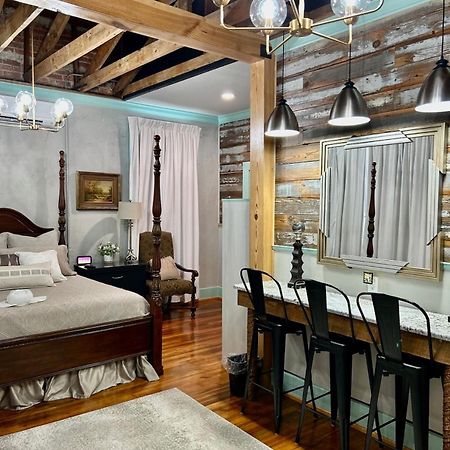 Chipley'S Squareview Inn Carthage Екстер'єр фото