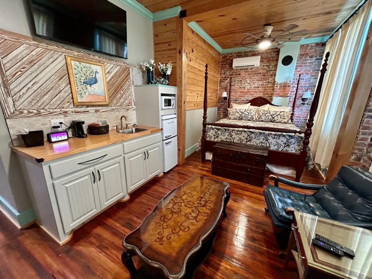 Chipley'S Squareview Inn Carthage Екстер'єр фото