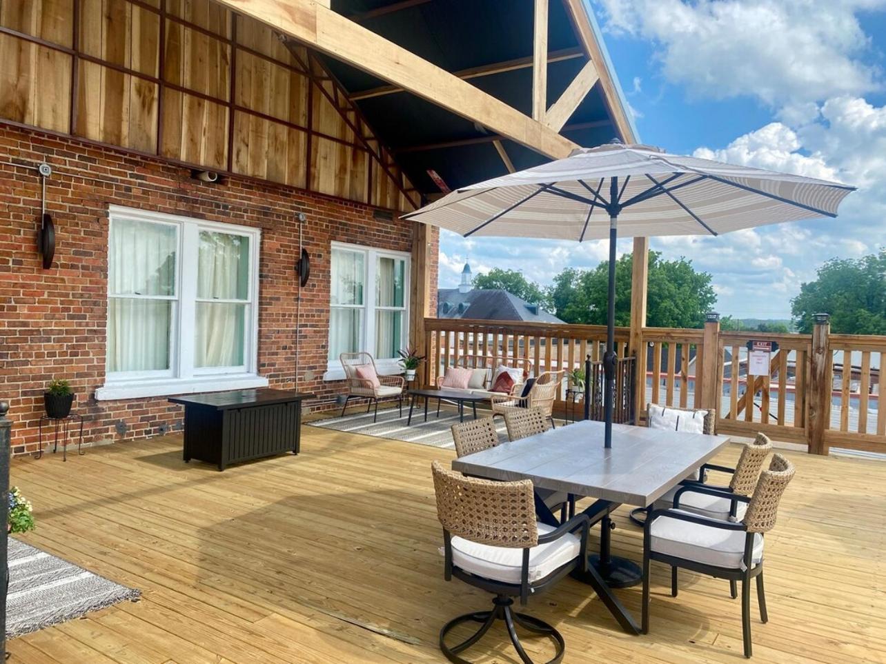 Chipley'S Squareview Inn Carthage Екстер'єр фото