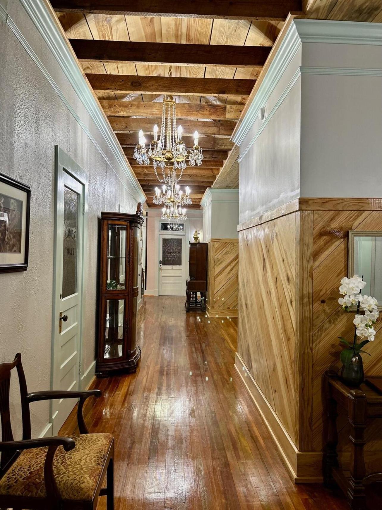 Chipley'S Squareview Inn Carthage Екстер'єр фото