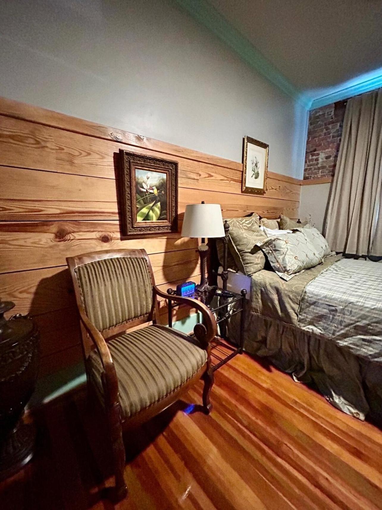 Chipley'S Squareview Inn Carthage Екстер'єр фото