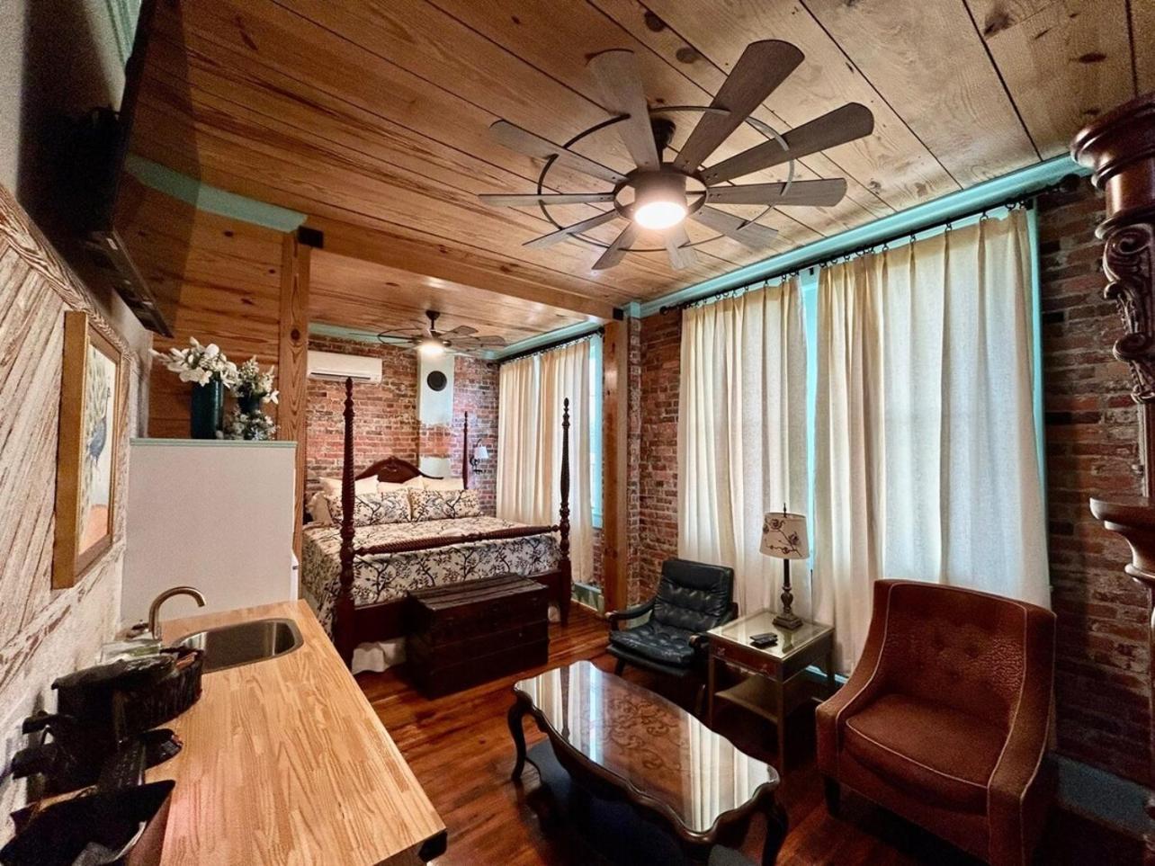 Chipley'S Squareview Inn Carthage Екстер'єр фото