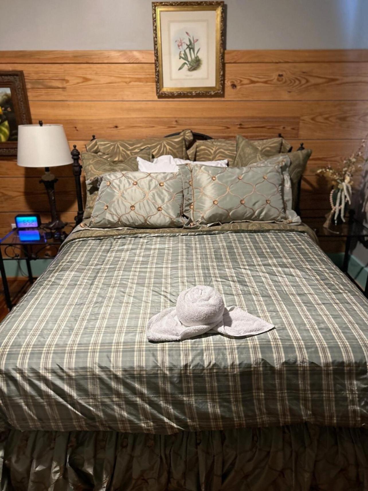 Chipley'S Squareview Inn Carthage Екстер'єр фото
