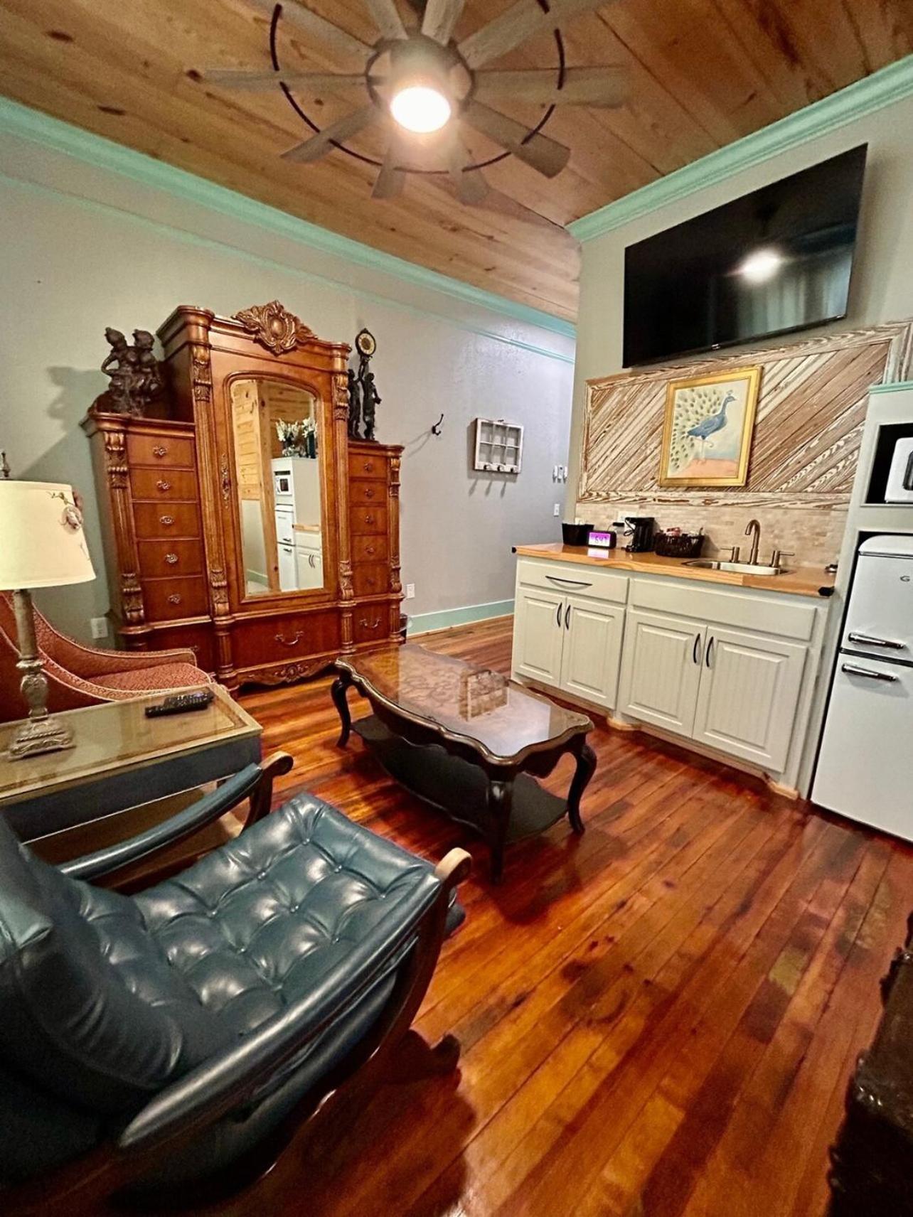 Chipley'S Squareview Inn Carthage Екстер'єр фото