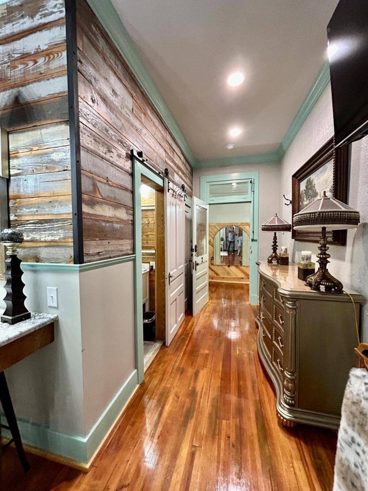 Chipley'S Squareview Inn Carthage Екстер'єр фото