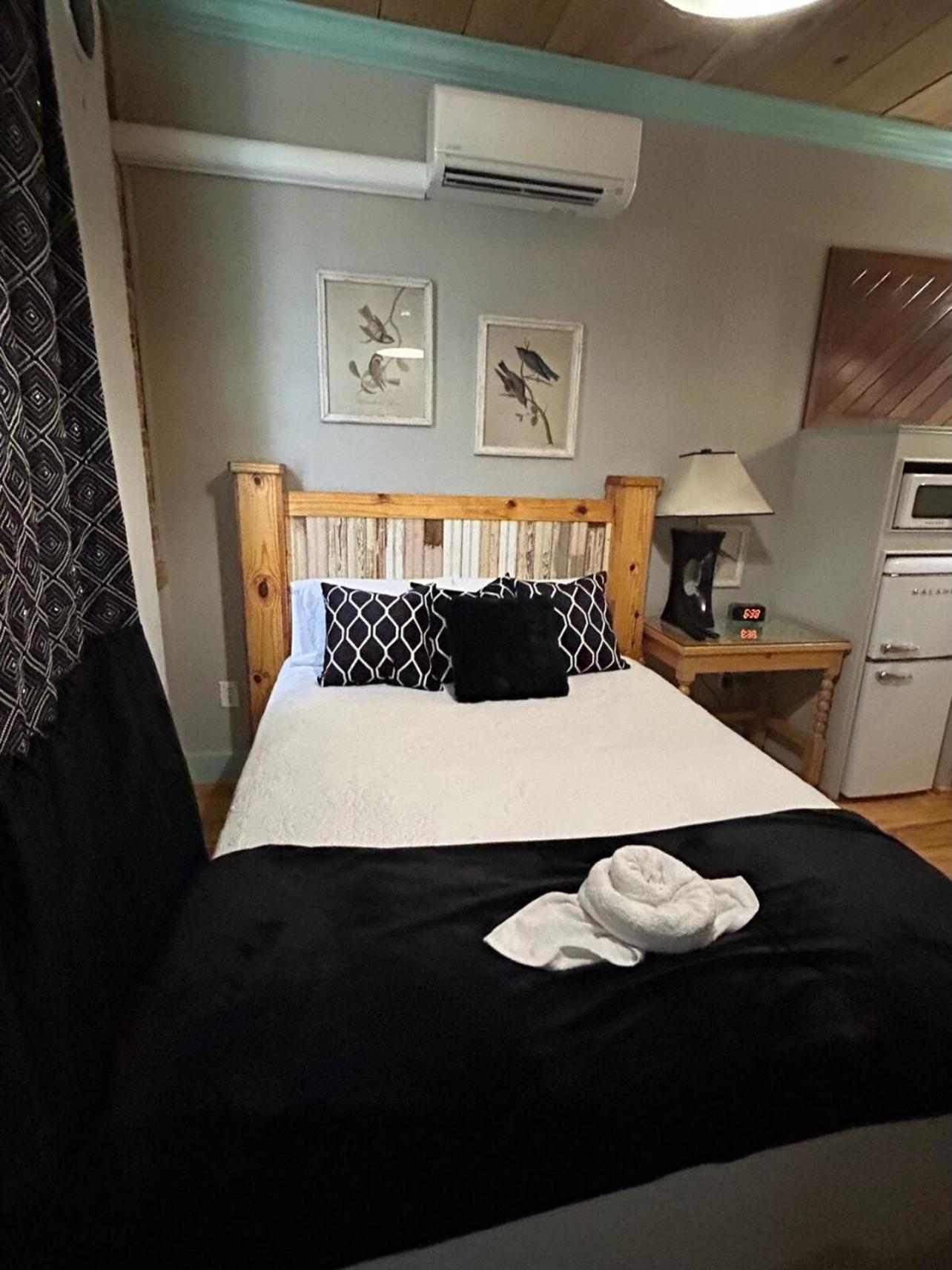 Chipley'S Squareview Inn Carthage Екстер'єр фото