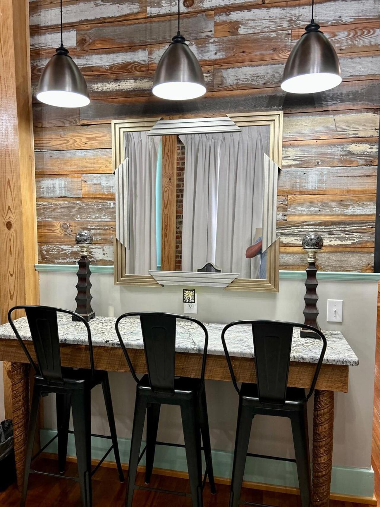 Chipley'S Squareview Inn Carthage Екстер'єр фото