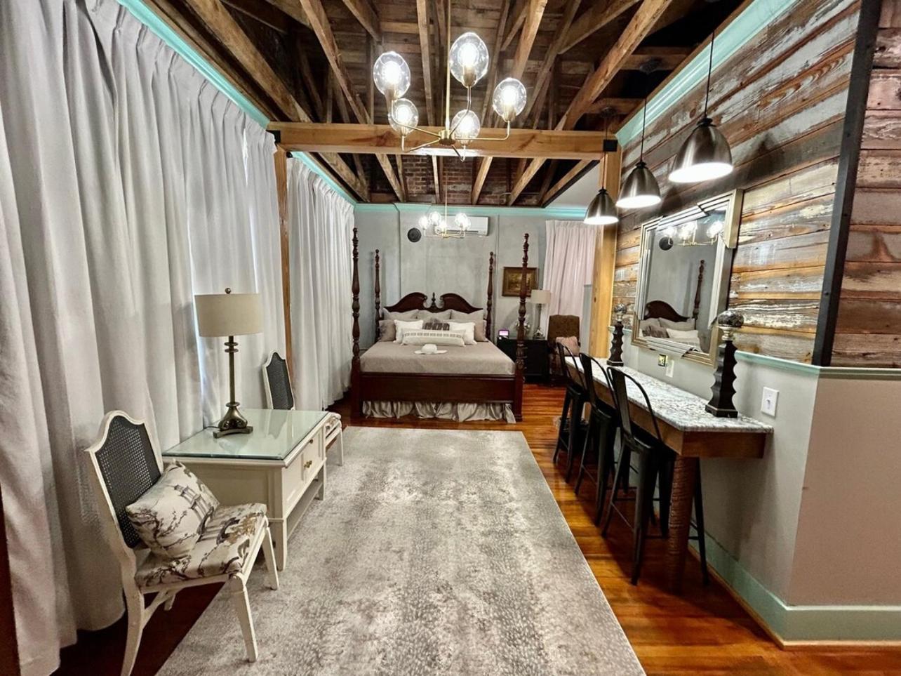 Chipley'S Squareview Inn Carthage Екстер'єр фото