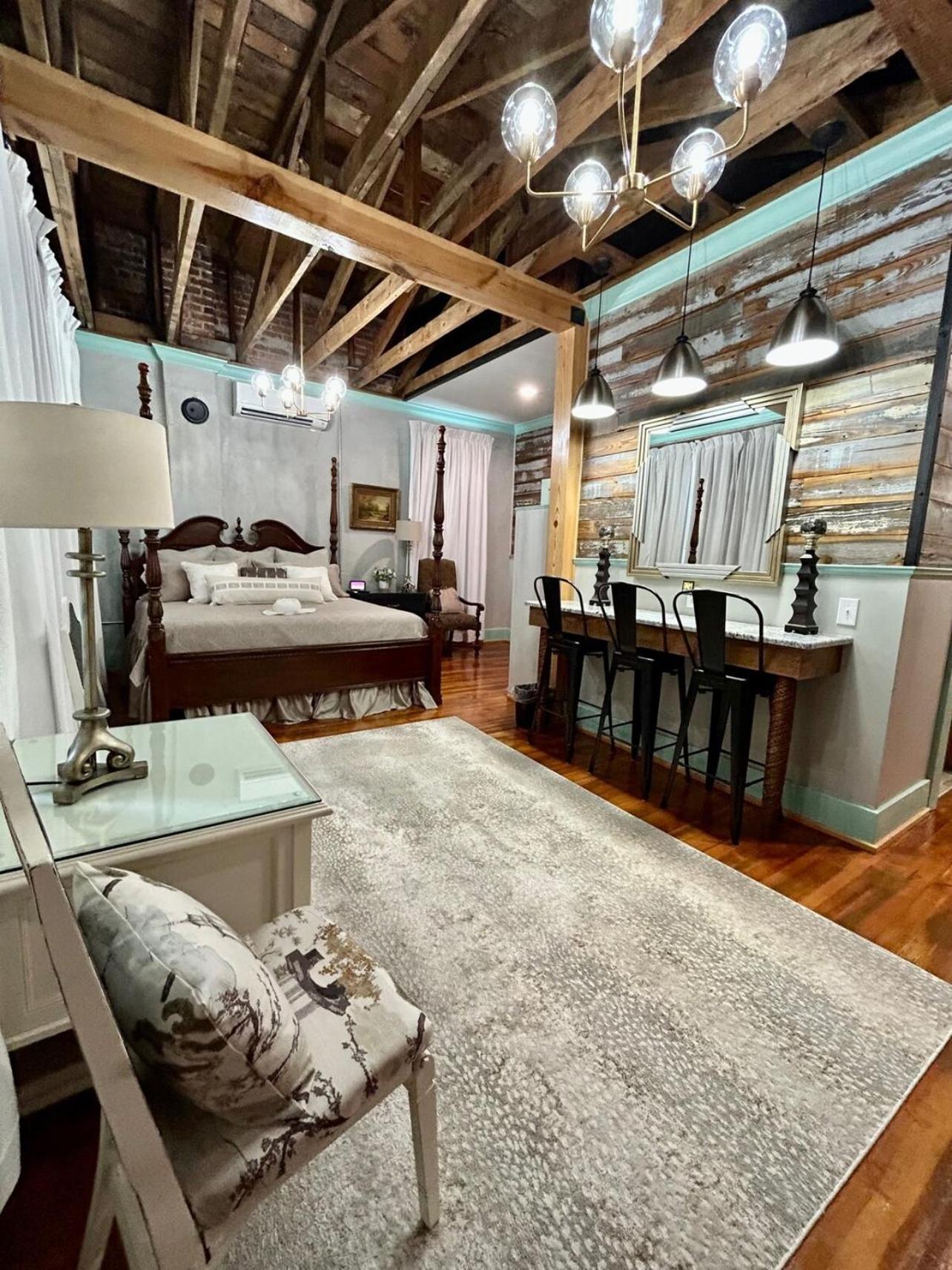 Chipley'S Squareview Inn Carthage Екстер'єр фото