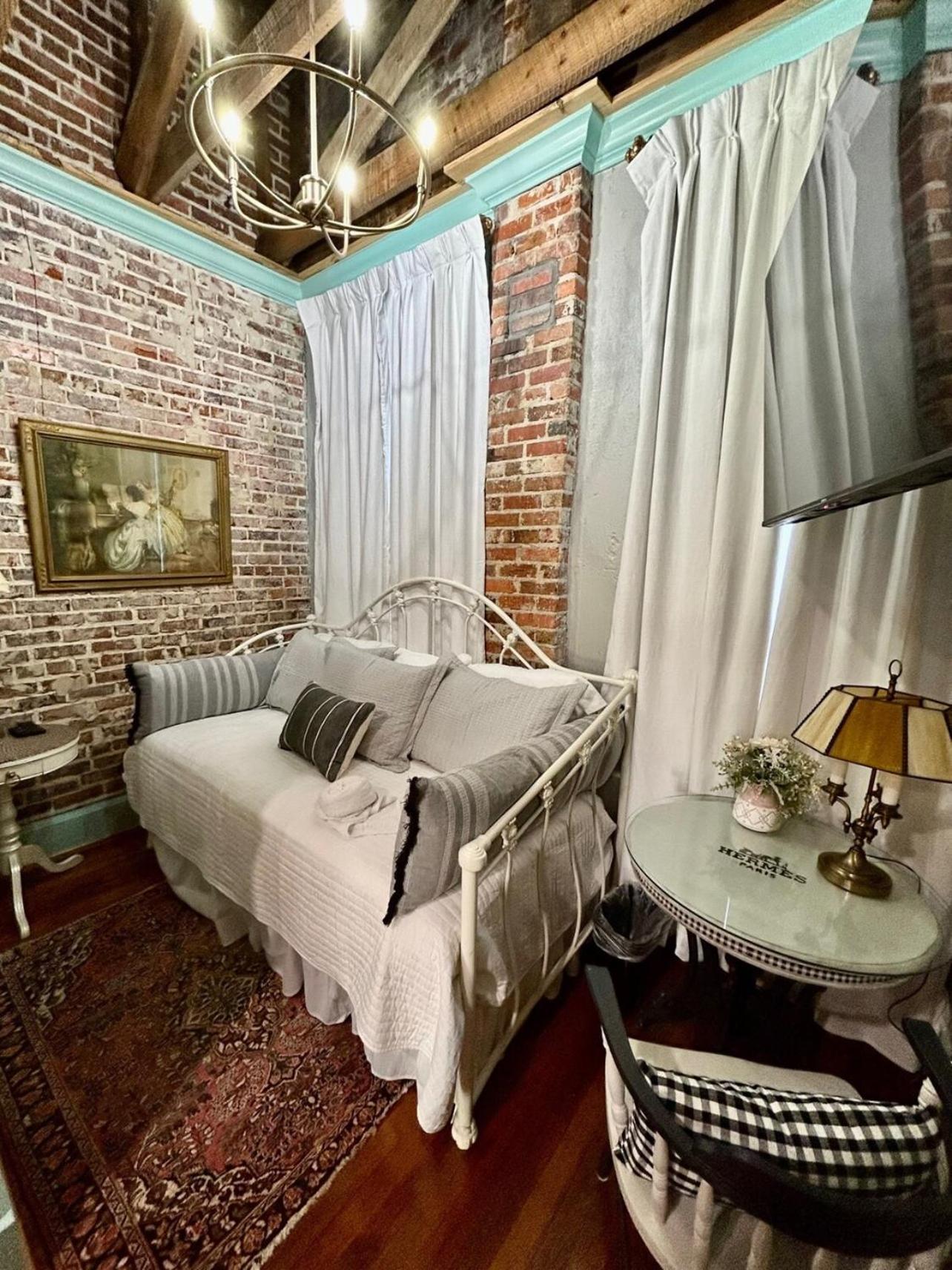 Chipley'S Squareview Inn Carthage Екстер'єр фото